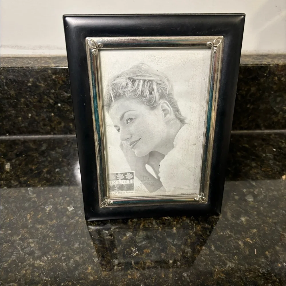Vintage 4”x6” black and silver frame